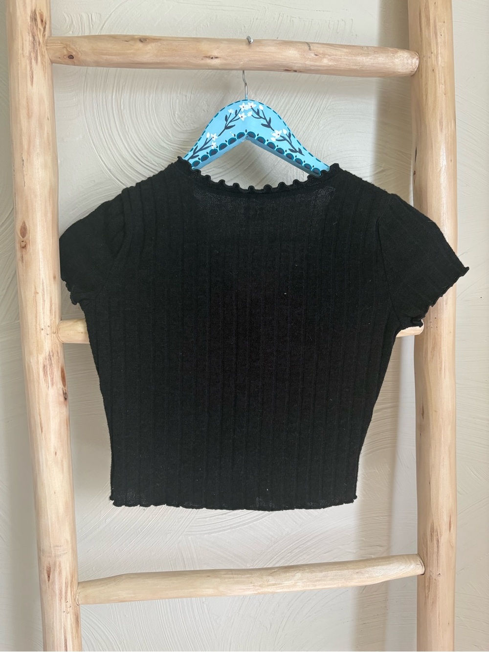 SO Black Ribbed Button-Front Crop Top - Picture 4 of 4